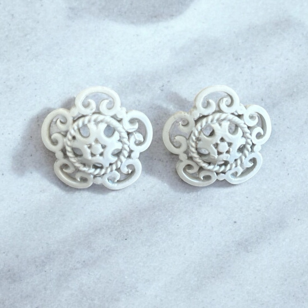Vintage Crown Trifari White lace enamel Earrings from the 1960s